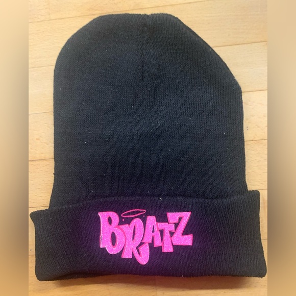 Bratz Beanie Hat - Picture 1 of 2